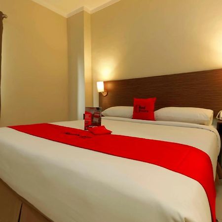 Reddoorz Plus Near Pantai Losari Hotel Makassar Kültér fotó