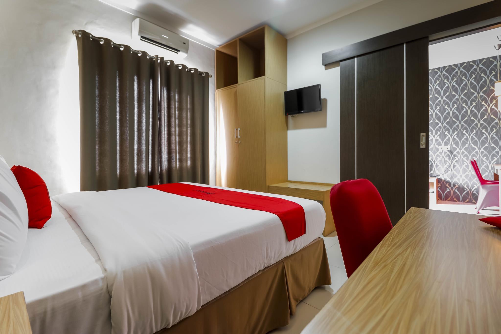 Reddoorz Plus Near Pantai Losari Hotel Makassar Kültér fotó