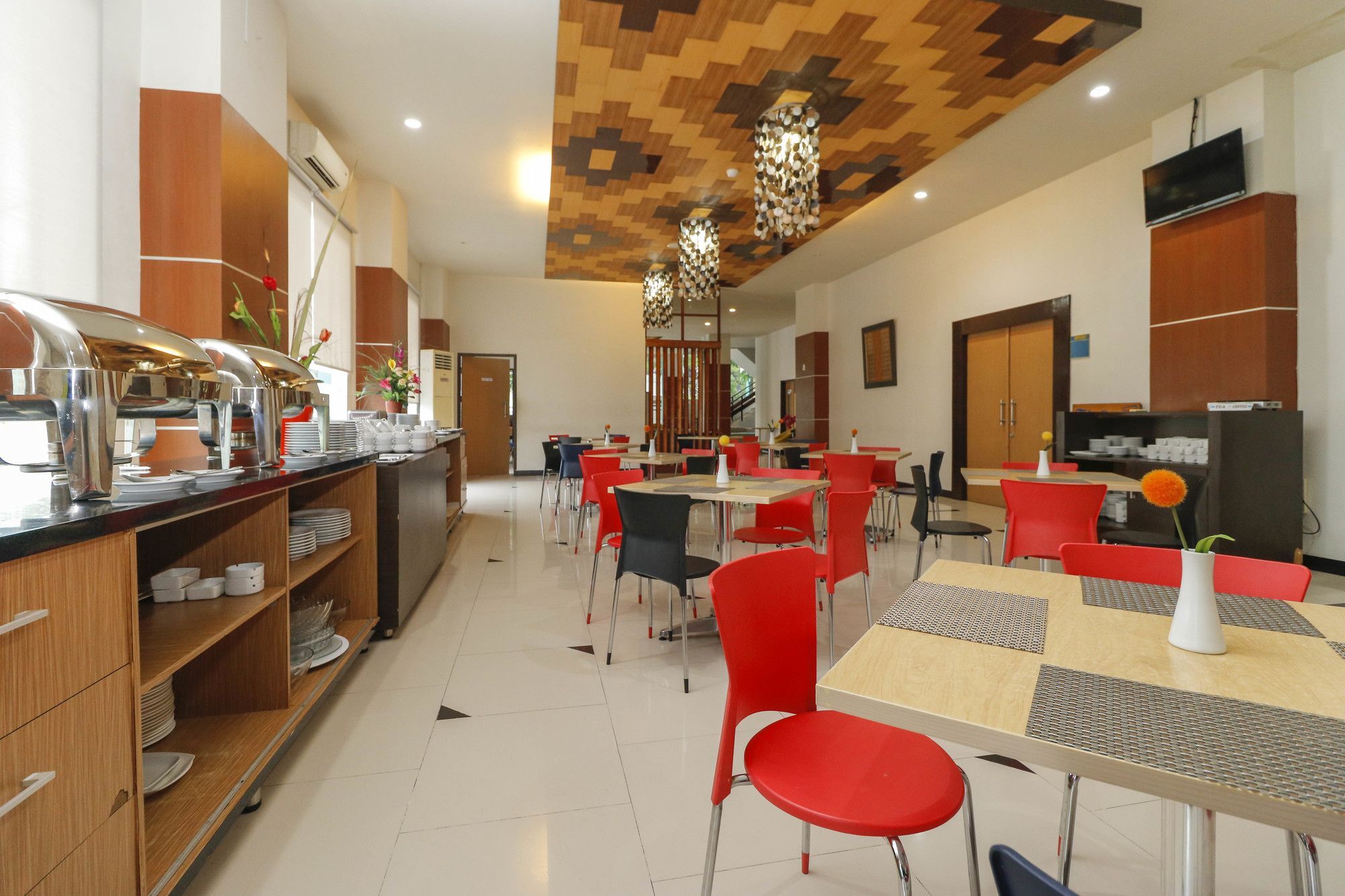 Reddoorz Plus Near Pantai Losari Hotel Makassar Kültér fotó