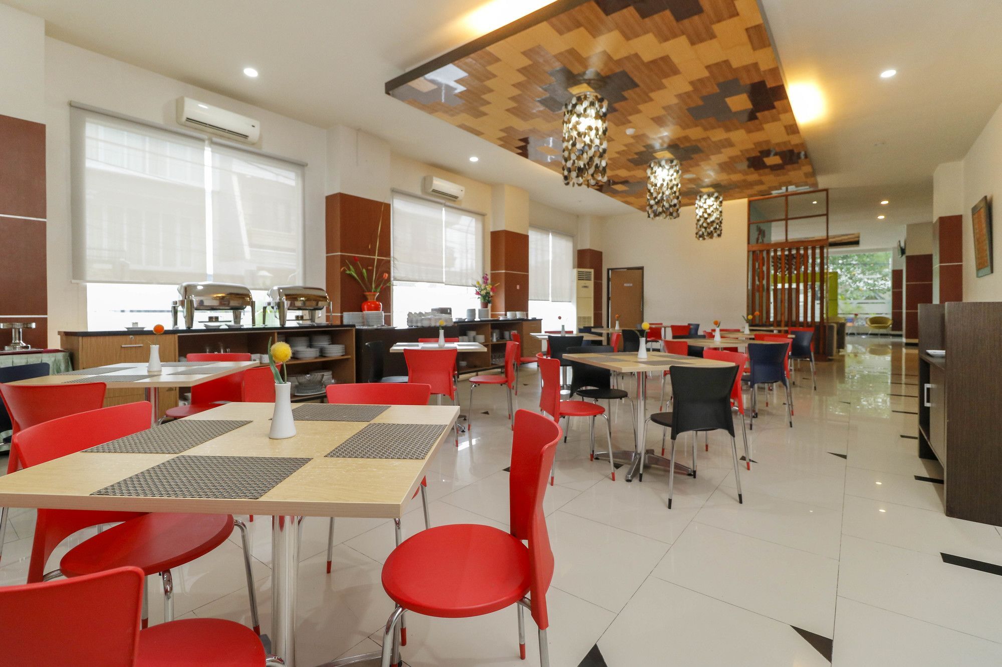 Reddoorz Plus Near Pantai Losari Hotel Makassar Kültér fotó