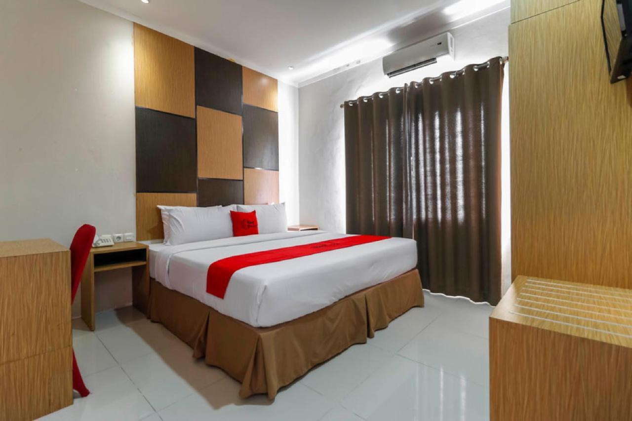 Reddoorz Plus Near Pantai Losari Hotel Makassar Kültér fotó